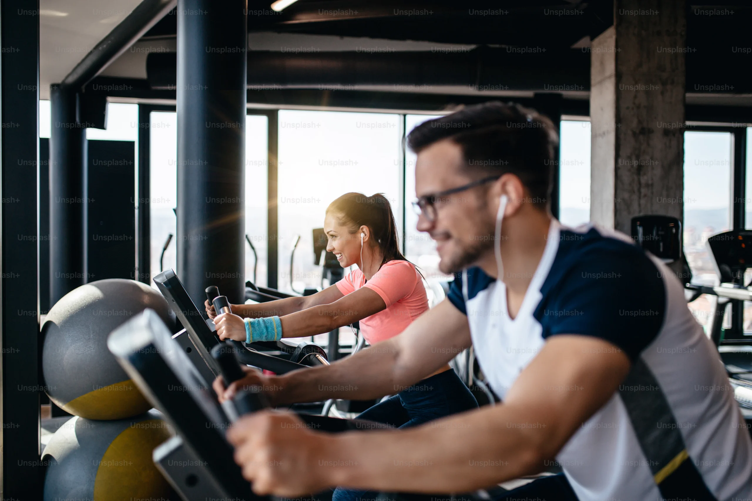 A closeup look of people in the gym doing workout